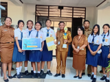 Tim Putri Bersama Kepala Sekolah dan Wakil Kepala Sekolah Bidang Kesiswaan
